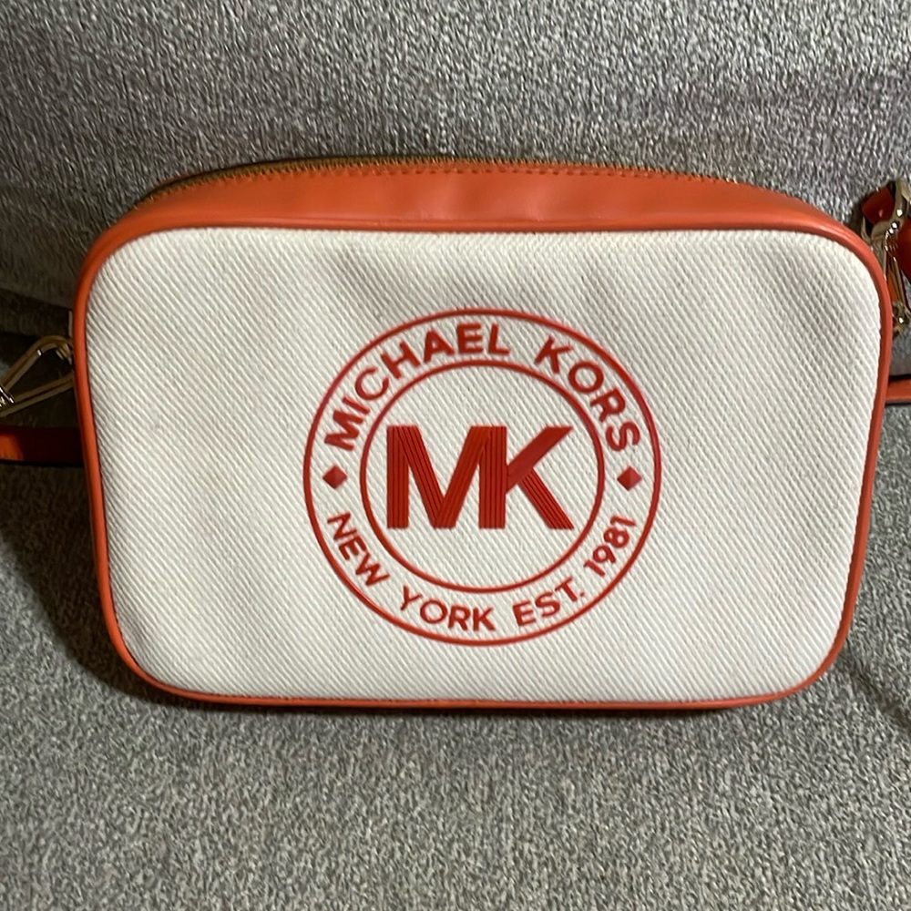 Like new Micheal Kors crossbody